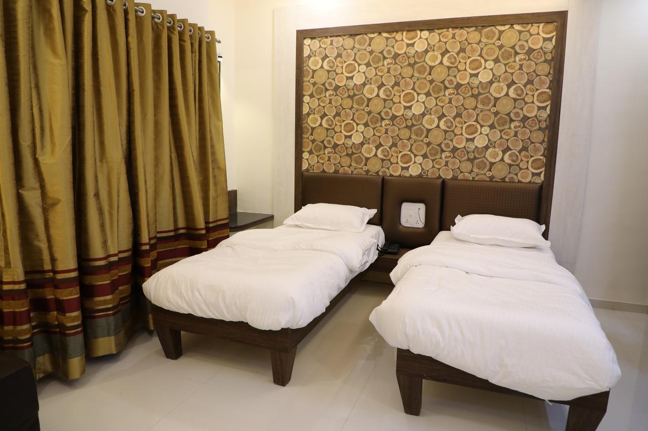 Hotel Pushpak Park Osmanabad Buitenkant foto
