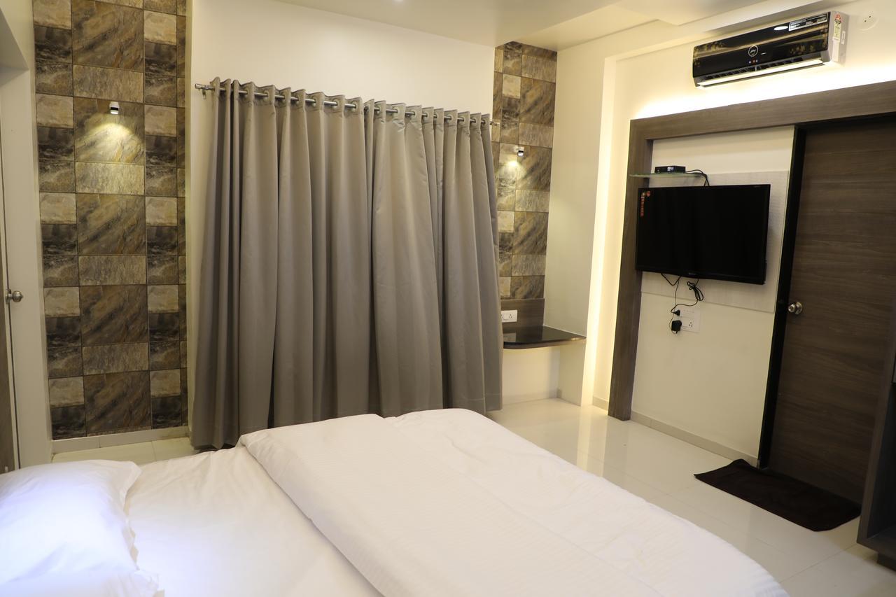 Hotel Pushpak Park Osmanabad Buitenkant foto