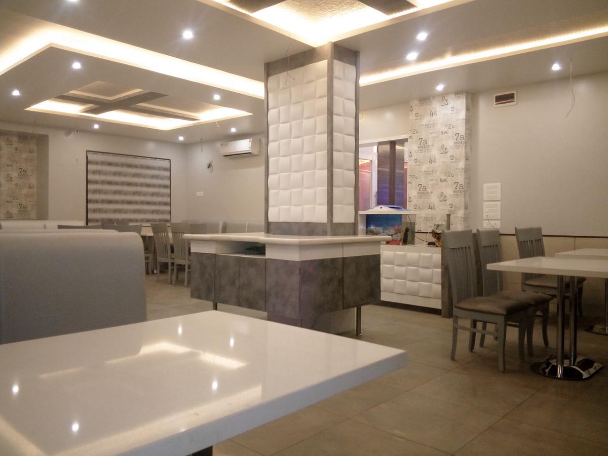 Hotel Pushpak Park Osmanabad Buitenkant foto