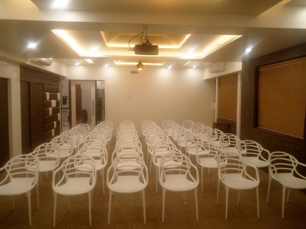 Hotel Pushpak Park Osmanabad Buitenkant foto