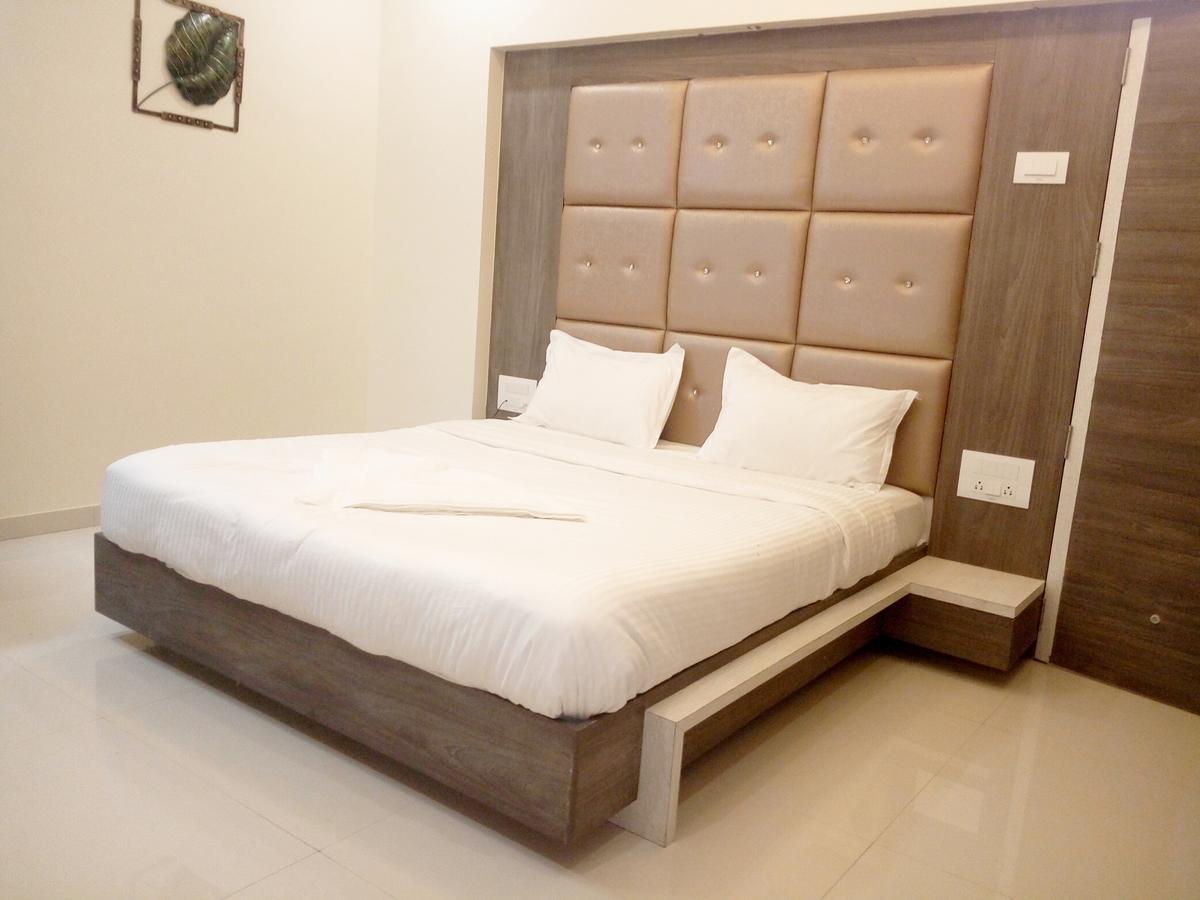 Hotel Pushpak Park Osmanabad Buitenkant foto